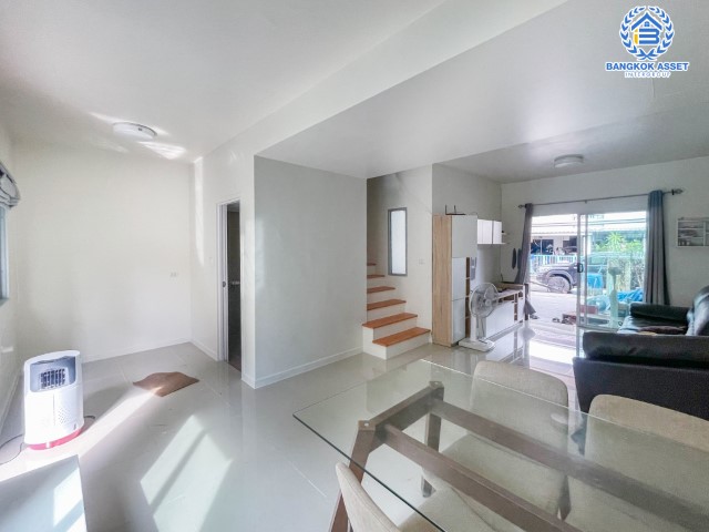 *****ทาวน์เฮ้าส์มือสองย่านนนทบุรี ม.พฤกษา98 แก้วอินทร์-บางใหญ่ บนเนื้อที่กว้างถึง 23.9 ตร.ว. ฟังก์ชัน 3 ห้องนอน 2 ห้องน้ำ 2 ที่จอดรถ แถมฟรี! 1 เครื่องปรับอากาศ ที่สุดของทำเลคุณภาพ ใกล้เซ็นทรัลเวสต์เกต และรถไฟฟ้าสายสีม่วง "สถานีตลาดบางใหญ่" จองเลย!